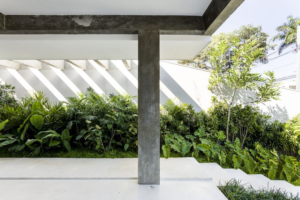 JR House, a Comfort Home in Brazil by Pascali Semerdjian Arquitetos