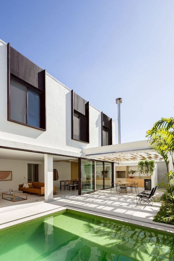 JR House a Comfort Home in Brazil by Pascali Semerdjian Arquitetos 5