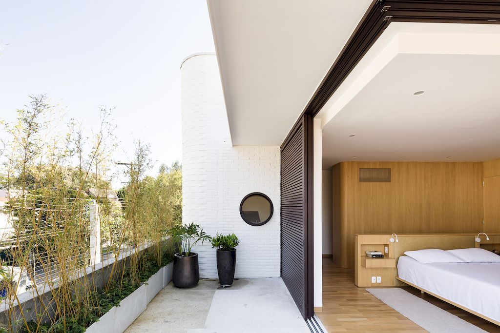 JR House a Comfort Home in Brazil by Pascali Semerdjian Arquitetos 7