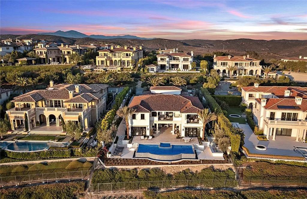 The Villa in Newport Coast, a Crystal Cove’s newest estate with southwest facing views in the exclusive enclave offering a lifestyle of unparalleled luxury is now available for sale. This home located at 22 Midsummer, Newport Coast, California 