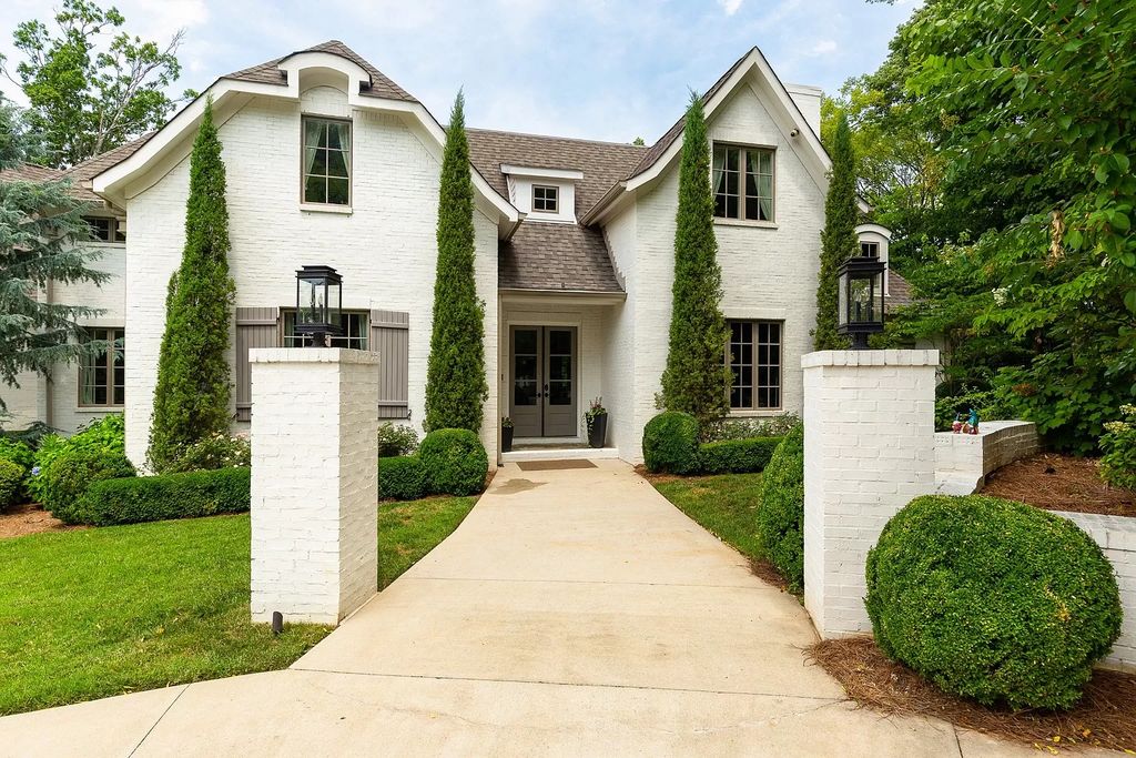 The Estate in Nashville features expansive living inclusive of chef’s kitchen, formal and informal entertainment spaces, now available for sale. This home located at 1609 Otter Creek Rd, Nashville, Tennessee