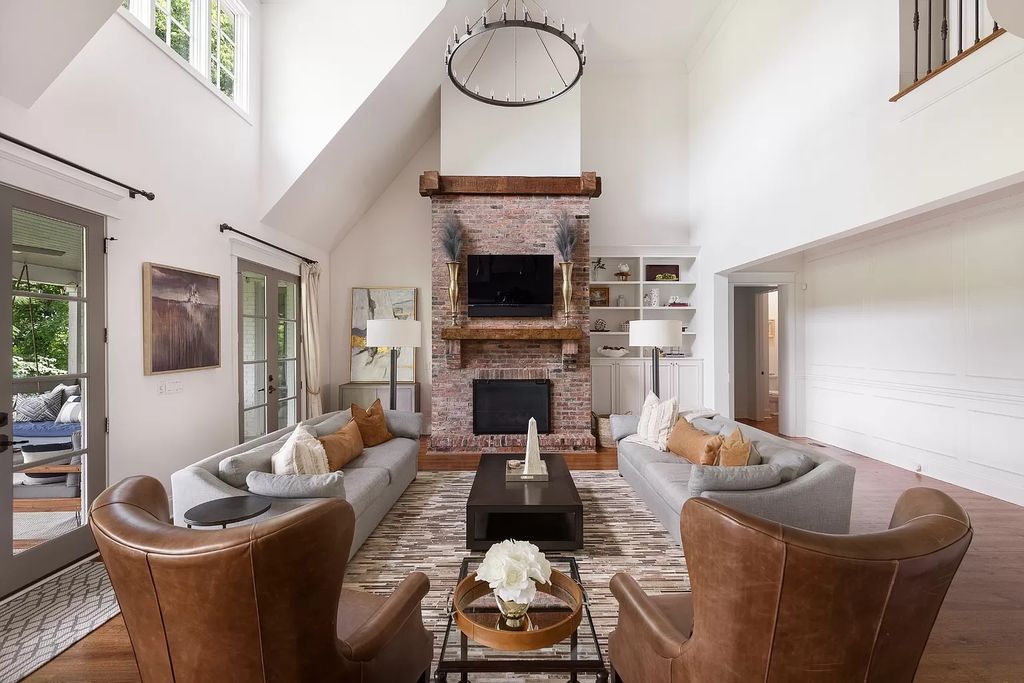 The Estate in Nashville features expansive living inclusive of chef’s kitchen, formal and informal entertainment spaces, now available for sale. This home located at 1609 Otter Creek Rd, Nashville, Tennessee