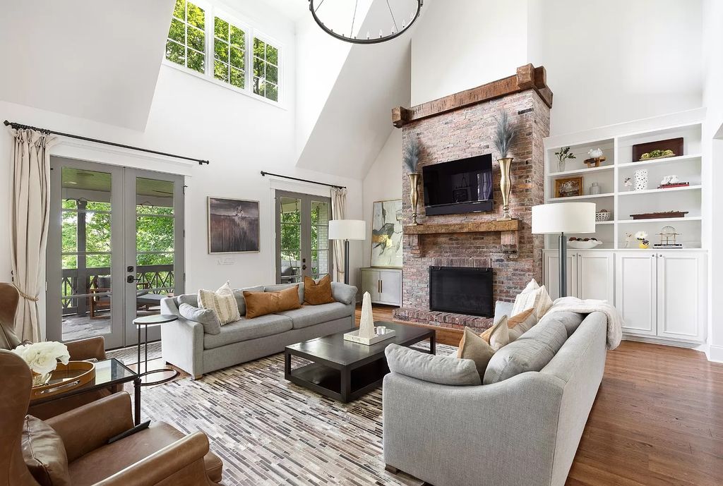The Estate in Nashville features expansive living inclusive of chef’s kitchen, formal and informal entertainment spaces, now available for sale. This home located at 1609 Otter Creek Rd, Nashville, Tennessee