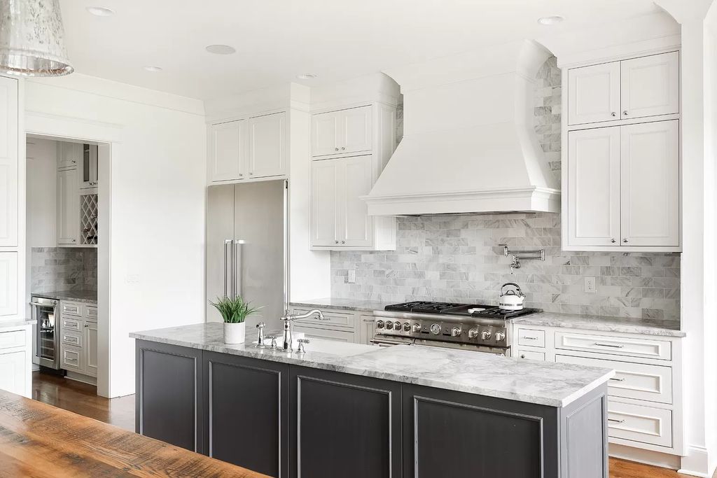 The Estate in Nashville features expansive living inclusive of chef’s kitchen, formal and informal entertainment spaces, now available for sale. This home located at 1609 Otter Creek Rd, Nashville, Tennessee