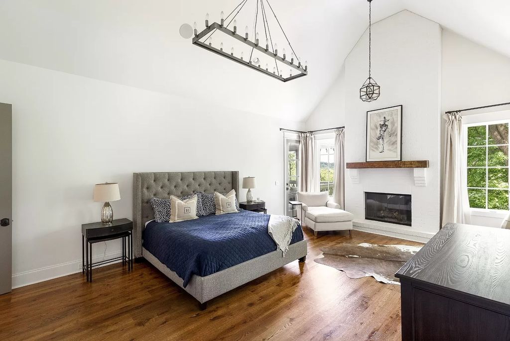 The Estate in Nashville features expansive living inclusive of chef’s kitchen, formal and informal entertainment spaces, now available for sale. This home located at 1609 Otter Creek Rd, Nashville, Tennessee