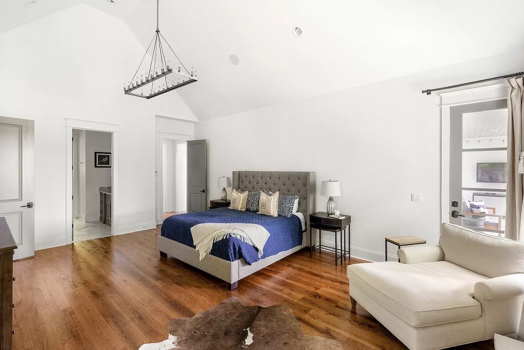 The Estate in Nashville features expansive living inclusive of chef’s kitchen, formal and informal entertainment spaces, now available for sale. This home located at 1609 Otter Creek Rd, Nashville, Tennessee