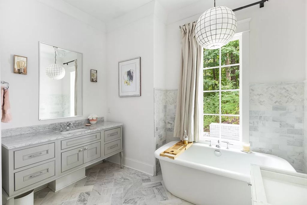 The Estate in Nashville features expansive living inclusive of chef’s kitchen, formal and informal entertainment spaces, now available for sale. This home located at 1609 Otter Creek Rd, Nashville, Tennessee