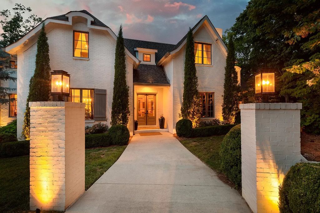 The Estate in Nashville features expansive living inclusive of chef’s kitchen, formal and informal entertainment spaces, now available for sale. This home located at 1609 Otter Creek Rd, Nashville, Tennessee