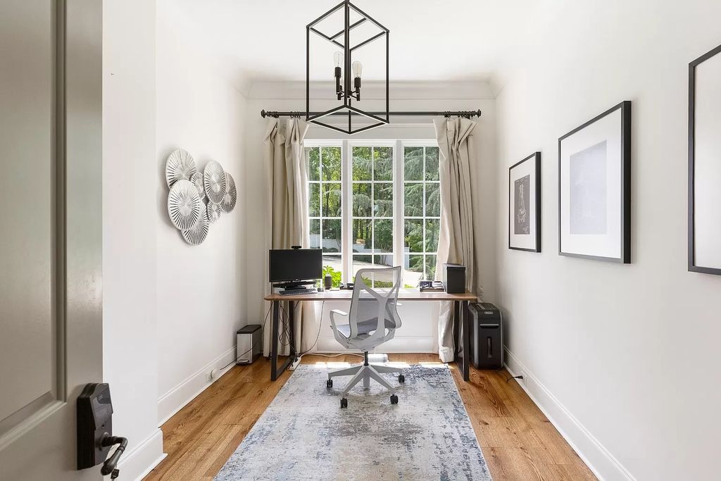 The Estate in Nashville features expansive living inclusive of chef’s kitchen, formal and informal entertainment spaces, now available for sale. This home located at 1609 Otter Creek Rd, Nashville, Tennessee