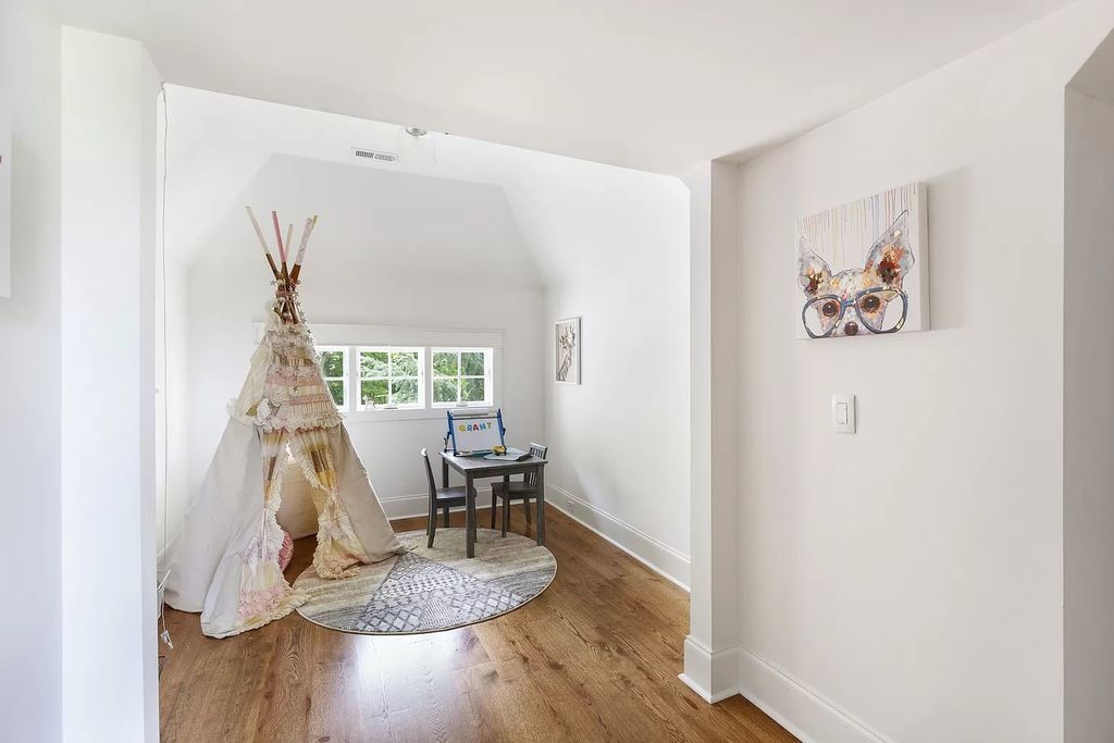 The Estate in Nashville features expansive living inclusive of chef’s kitchen, formal and informal entertainment spaces, now available for sale. This home located at 1609 Otter Creek Rd, Nashville, Tennessee
