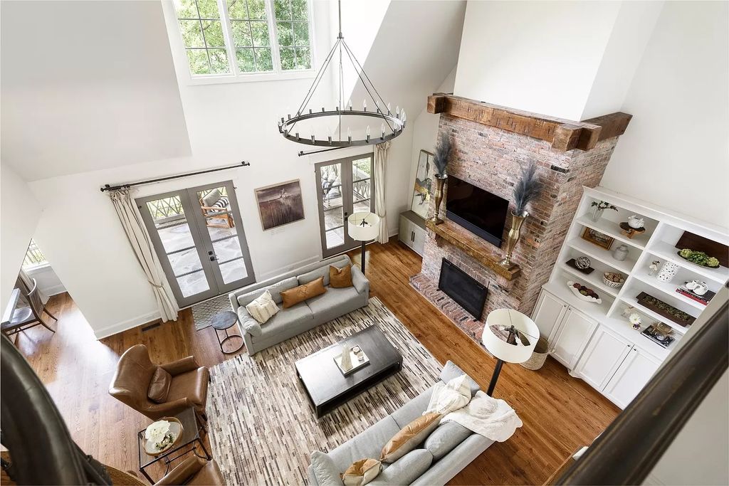 The Estate in Nashville features expansive living inclusive of chef’s kitchen, formal and informal entertainment spaces, now available for sale. This home located at 1609 Otter Creek Rd, Nashville, Tennessee