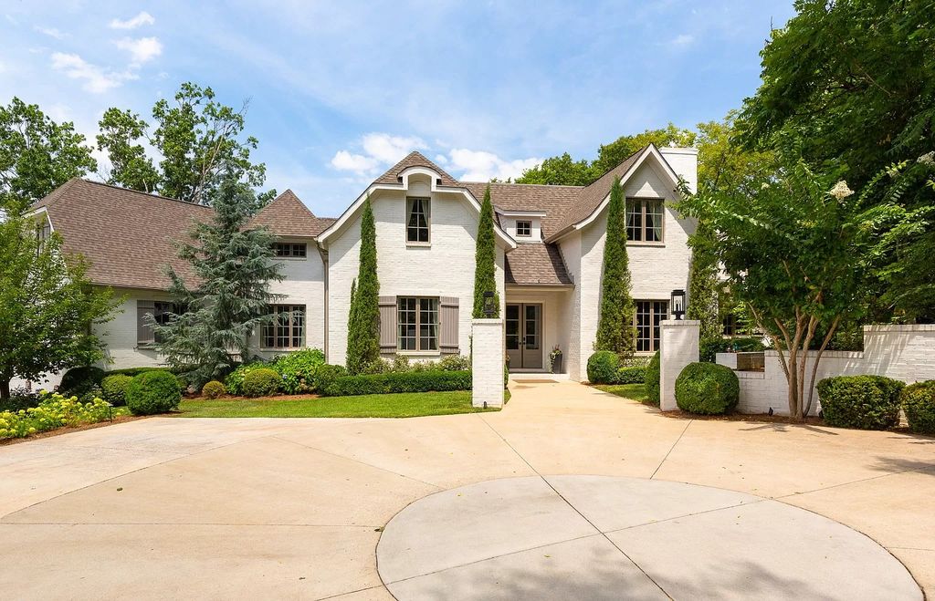 The Estate in Nashville features expansive living inclusive of chef’s kitchen, formal and informal entertainment spaces, now available for sale. This home located at 1609 Otter Creek Rd, Nashville, Tennessee