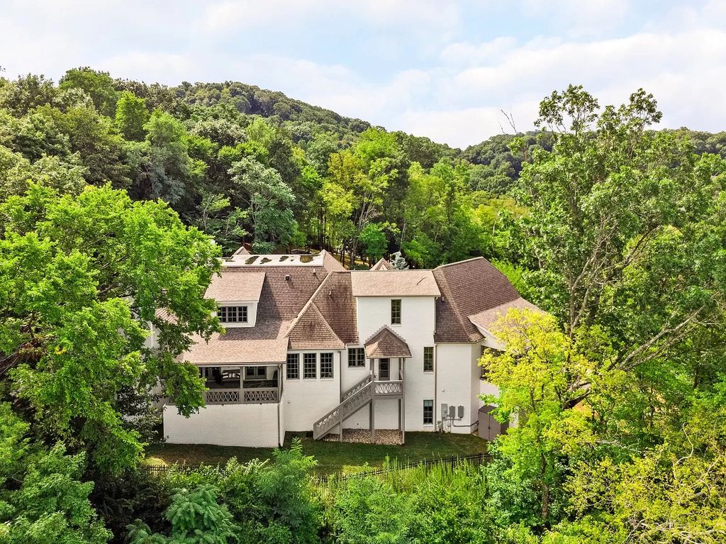 The Estate in Nashville features expansive living inclusive of chef’s kitchen, formal and informal entertainment spaces, now available for sale. This home located at 1609 Otter Creek Rd, Nashville, Tennessee
