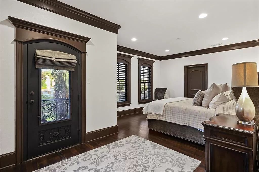 The Home in Southlake, a beautifully updated home with multiple outdoor living areas and balconies overlooking backyard paradise is now available for sale. This home located at 400 S White Chapel Blvd, Southlake, Texas