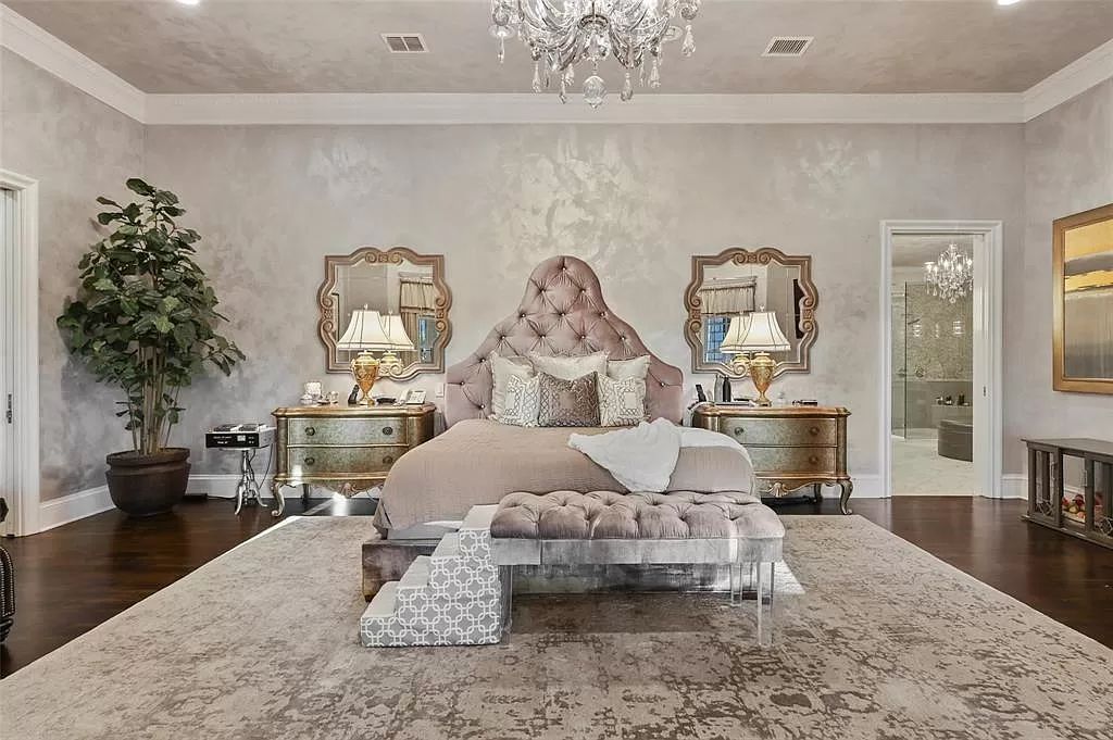 The Home in Southlake, a beautifully updated home with multiple outdoor living areas and balconies overlooking backyard paradise is now available for sale. This home located at 400 S White Chapel Blvd, Southlake, Texas