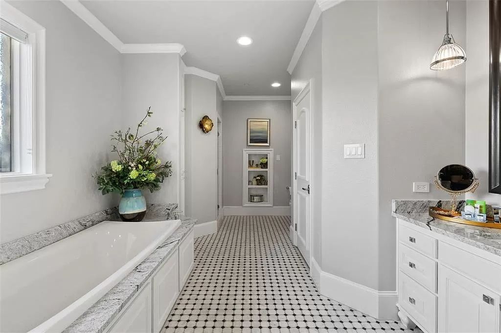 The Home in Southlake, a beautifully updated home with multiple outdoor living areas and balconies overlooking backyard paradise is now available for sale. This home located at 400 S White Chapel Blvd, Southlake, Texas