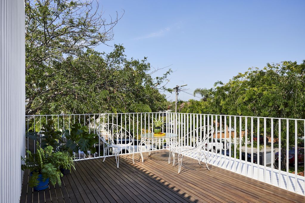Picket House Northcote Home Clad In White Pickets by Austin Maynard 22
