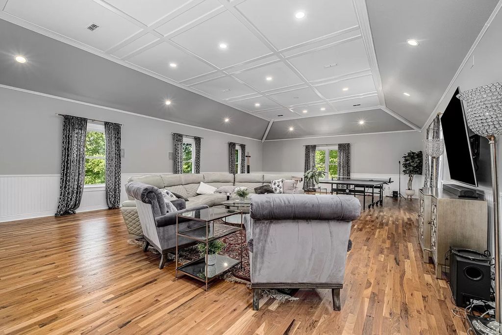 The Estate in Brentwood is a luxurious home fully fenced on 2.04 beautiful acres with a gated entry and fountain now available for sale. This home located at 305 Granny White Pike, Brentwood, Tennessee; offering 04 bedrooms and 06 bathrooms with 5,448 square feet of living spaces.
