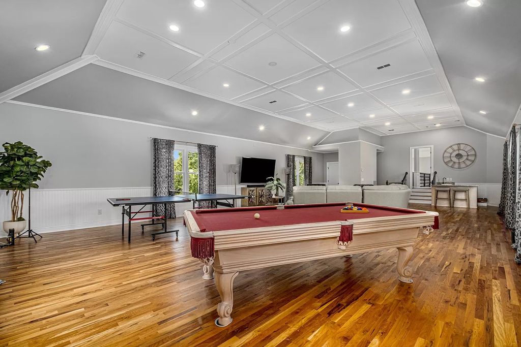 The Estate in Brentwood is a luxurious home fully fenced on 2.04 beautiful acres with a gated entry and fountain now available for sale. This home located at 305 Granny White Pike, Brentwood, Tennessee; offering 04 bedrooms and 06 bathrooms with 5,448 square feet of living spaces.