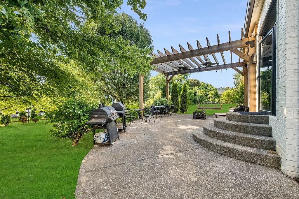 The Estate in Brentwood is a luxurious home fully fenced on 2.04 beautiful acres with a gated entry and fountain now available for sale. This home located at 305 Granny White Pike, Brentwood, Tennessee; offering 04 bedrooms and 06 bathrooms with 5,448 square feet of living spaces.