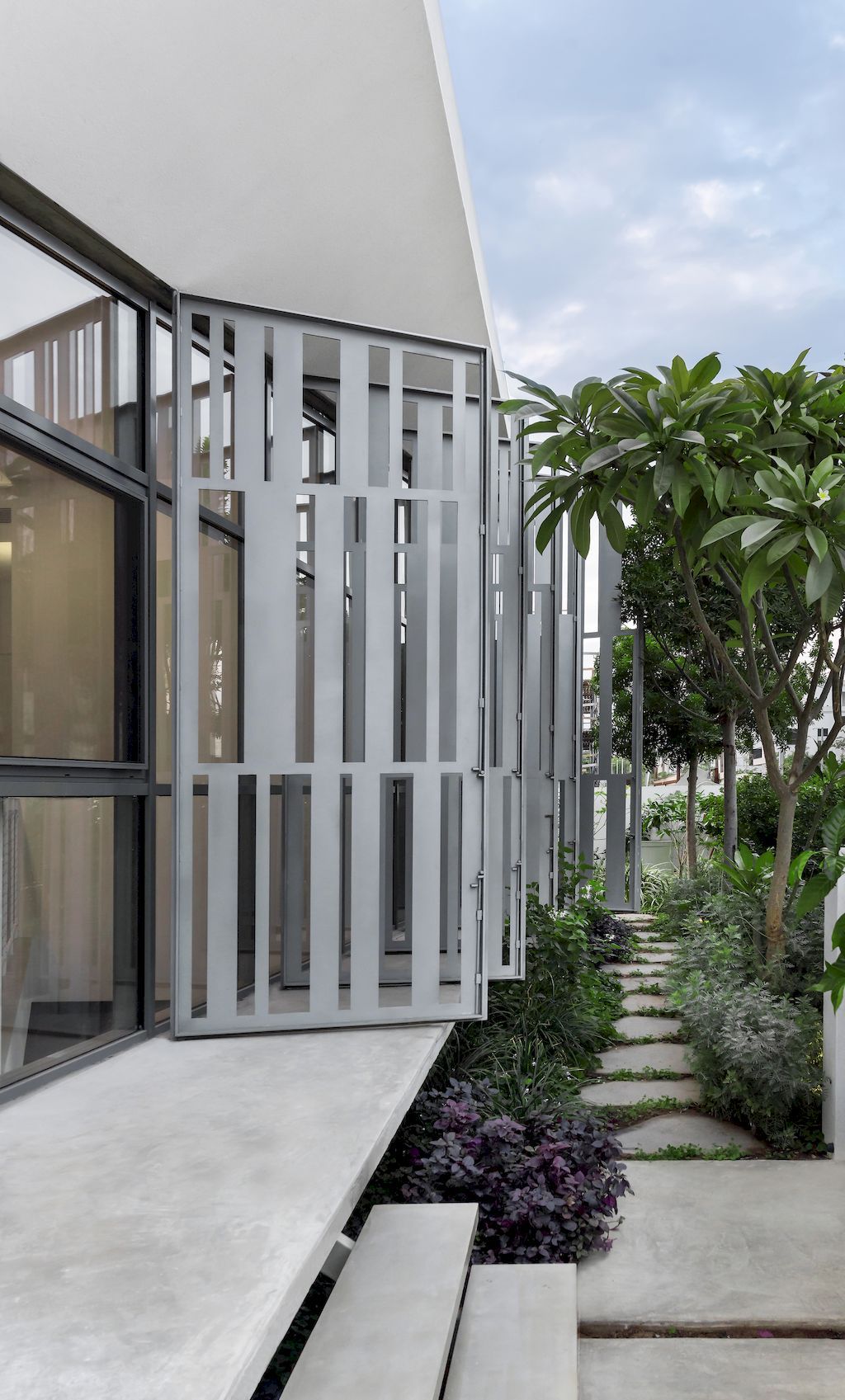 Ramat Hen Residence in Israel by Neuman Hayner Architects 12