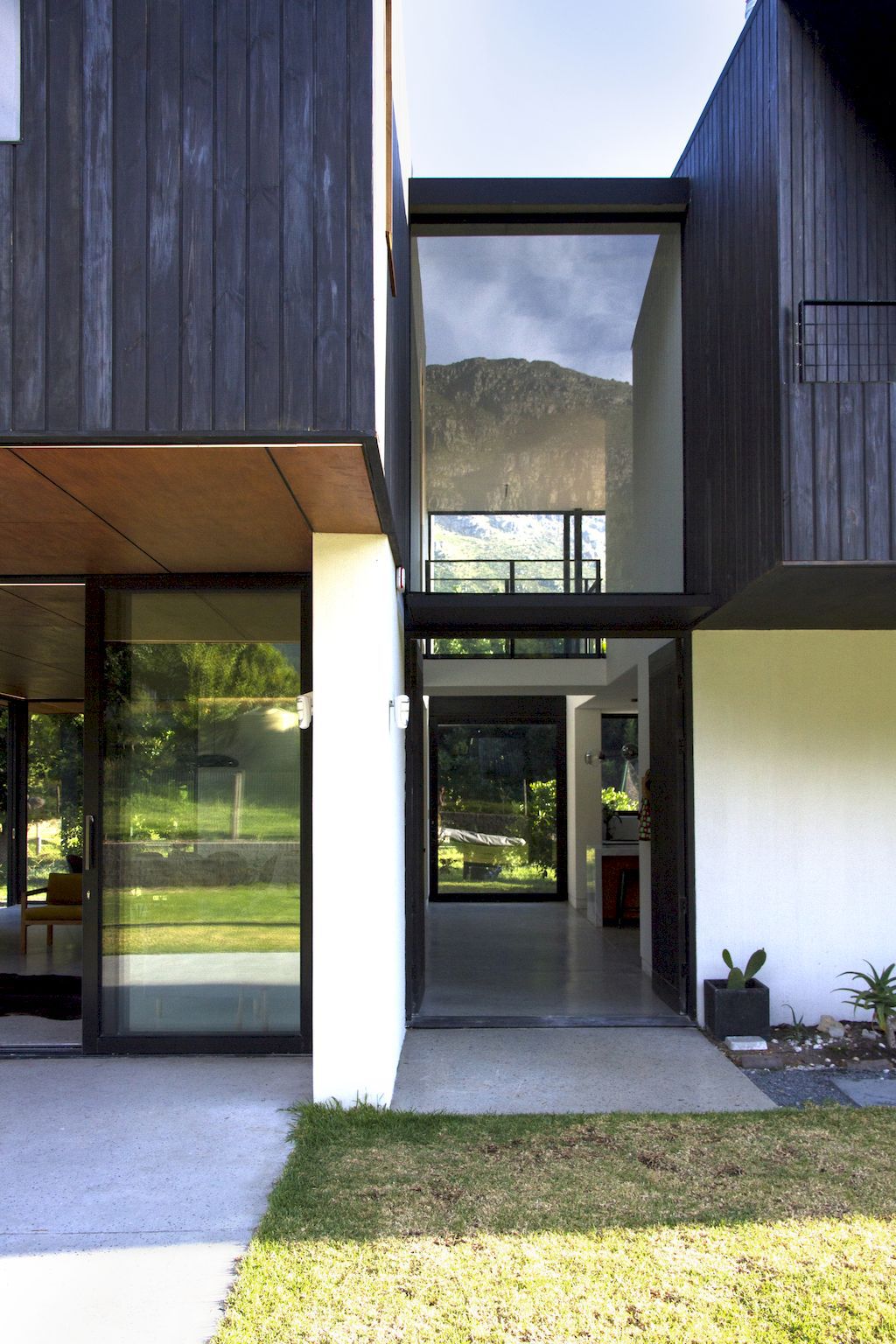 Sassen Residence suit to rural context respect nature by SALT Architects 10