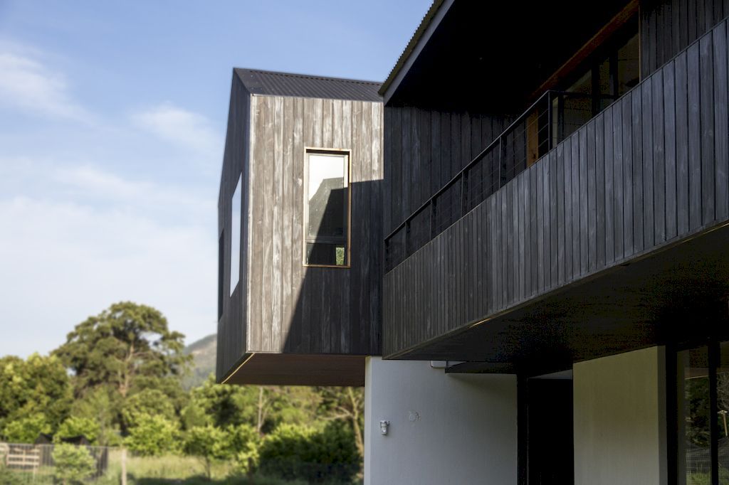 Sassen Residence suit to rural context respect nature by SALT Architects 12