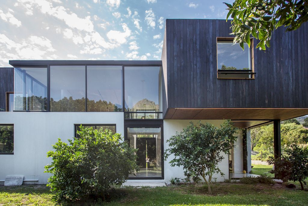 Sassen Residence, suit to rural context, respect nature by SALT Architects