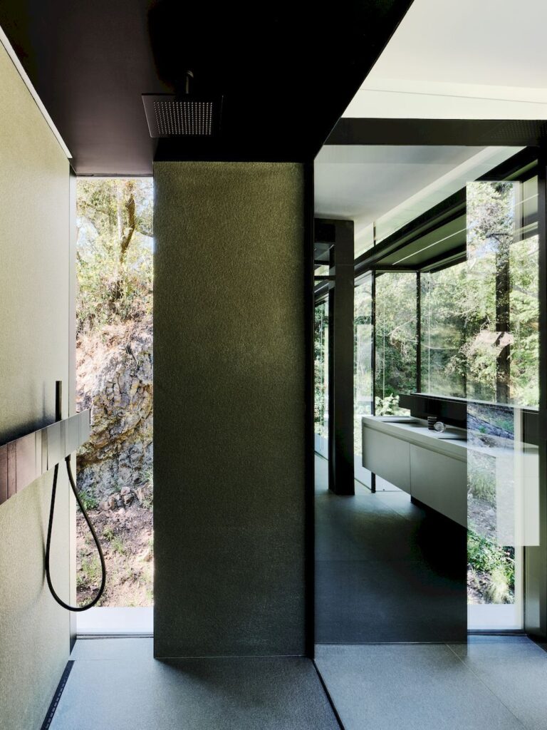 Suspension house with classic modern aesthetic by Fougeron Architecture 14