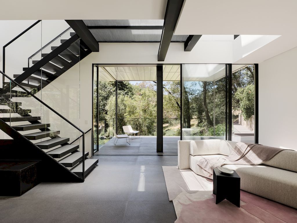 Suspension house with classic modern aesthetic by Fougeron Architecture 24