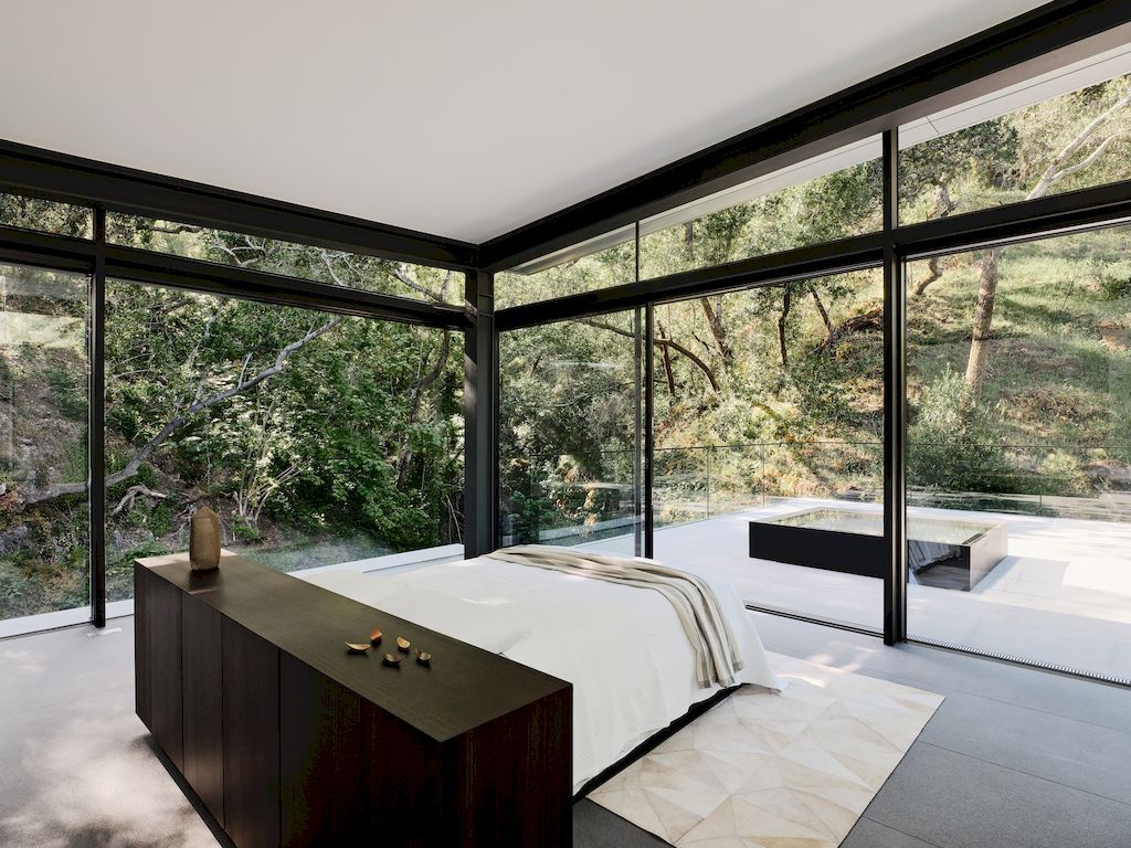 Suspension house with classic modern aesthetic by Fougeron Architecture 8
