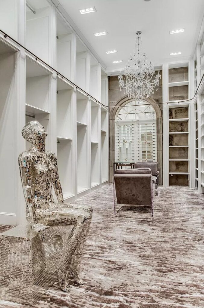 The Estate in Brentwood is a luxurious home filled with ornate details and flexible floor plan now available for sale. This home located at 9600 Concord Rd, Brentwood, Tennessee; offering 04 bedrooms and 08 bathrooms with 15,000 square feet of living spaces. 