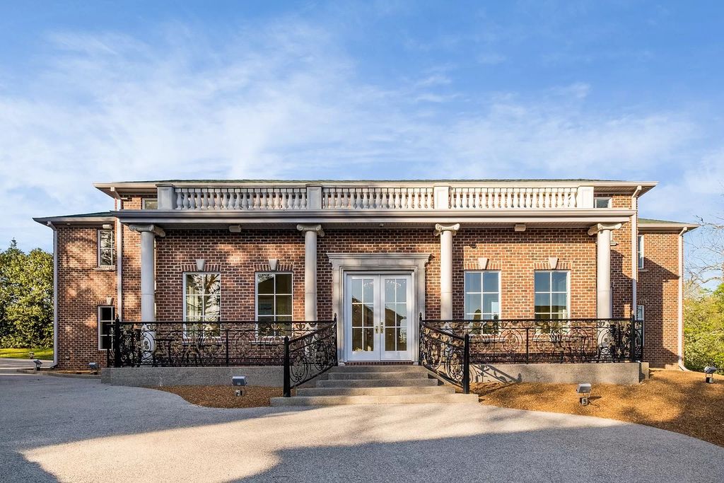 The Estate in Brentwood is a luxurious home filled with ornate details and flexible floor plan now available for sale. This home located at 9600 Concord Rd, Brentwood, Tennessee; offering 04 bedrooms and 08 bathrooms with 15,000 square feet of living spaces. 