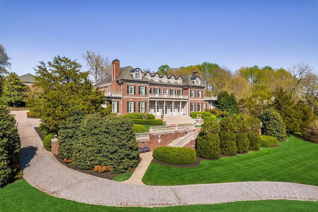 The Estate in Brentwood is a luxurious home filled with ornate details and flexible floor plan now available for sale. This home located at 9600 Concord Rd, Brentwood, Tennessee; offering 04 bedrooms and 08 bathrooms with 15,000 square feet of living spaces. 