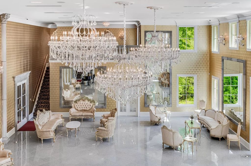 The Estate in Brentwood is a luxurious home filled with ornate details and flexible floor plan now available for sale. This home located at 9600 Concord Rd, Brentwood, Tennessee; offering 04 bedrooms and 08 bathrooms with 15,000 square feet of living spaces. 