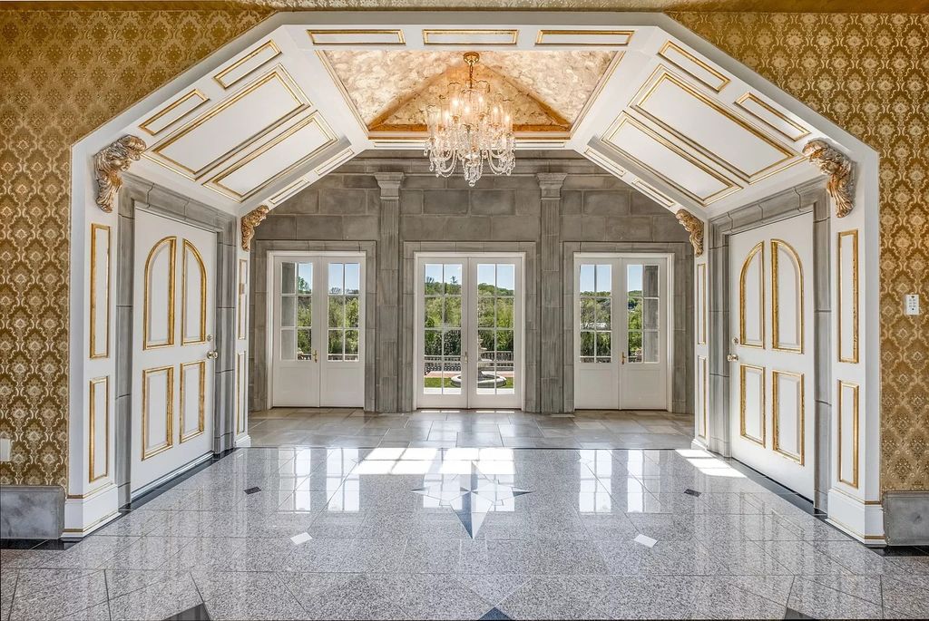 The Estate in Brentwood is a luxurious home filled with ornate details and flexible floor plan now available for sale. This home located at 9600 Concord Rd, Brentwood, Tennessee; offering 04 bedrooms and 08 bathrooms with 15,000 square feet of living spaces. 