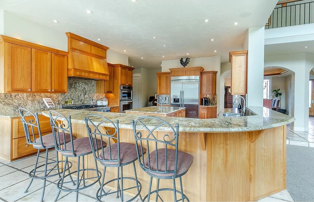 The Estate in Eugene is a luxurious home with open floor plan and expansive windows to bring the outside in now available for sale. This home located at 90896 Diamond Ridge Loop, Eugene, Oregon; offering 04 bedrooms and 06 bathrooms with 6,543 square feet of living spaces.