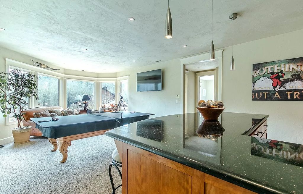 The Estate in Eugene is a luxurious home with open floor plan and expansive windows to bring the outside in now available for sale. This home located at 90896 Diamond Ridge Loop, Eugene, Oregon; offering 04 bedrooms and 06 bathrooms with 6,543 square feet of living spaces.