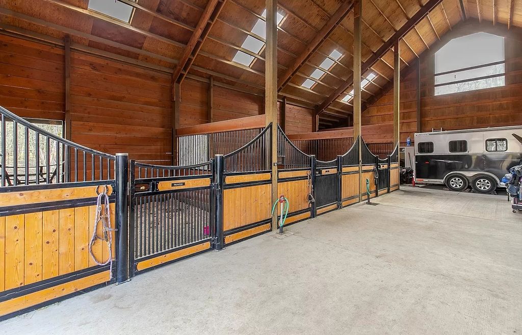 The Estate in Eugene is a luxurious home with open floor plan and expansive windows to bring the outside in now available for sale. This home located at 90896 Diamond Ridge Loop, Eugene, Oregon; offering 04 bedrooms and 06 bathrooms with 6,543 square feet of living spaces.