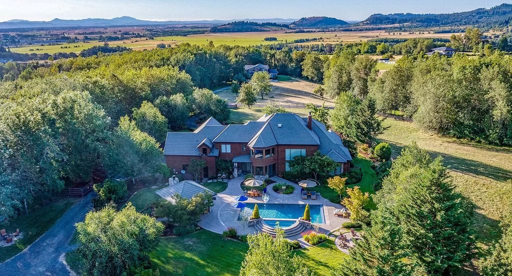 The Estate in Eugene is a luxurious home with open floor plan and expansive windows to bring the outside in now available for sale. This home located at 90896 Diamond Ridge Loop, Eugene, Oregon; offering 04 bedrooms and 06 bathrooms with 6,543 square feet of living spaces.