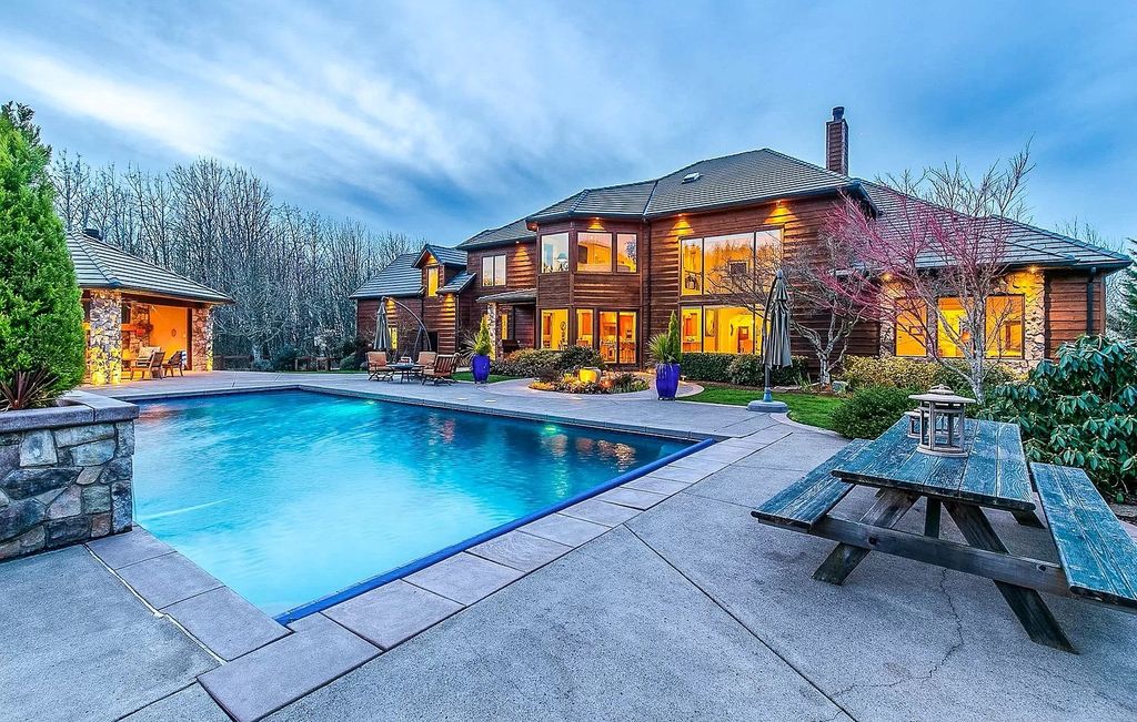 The Estate in Eugene is a luxurious home with open floor plan and expansive windows to bring the outside in now available for sale. This home located at 90896 Diamond Ridge Loop, Eugene, Oregon; offering 04 bedrooms and 06 bathrooms with 6,543 square feet of living spaces.