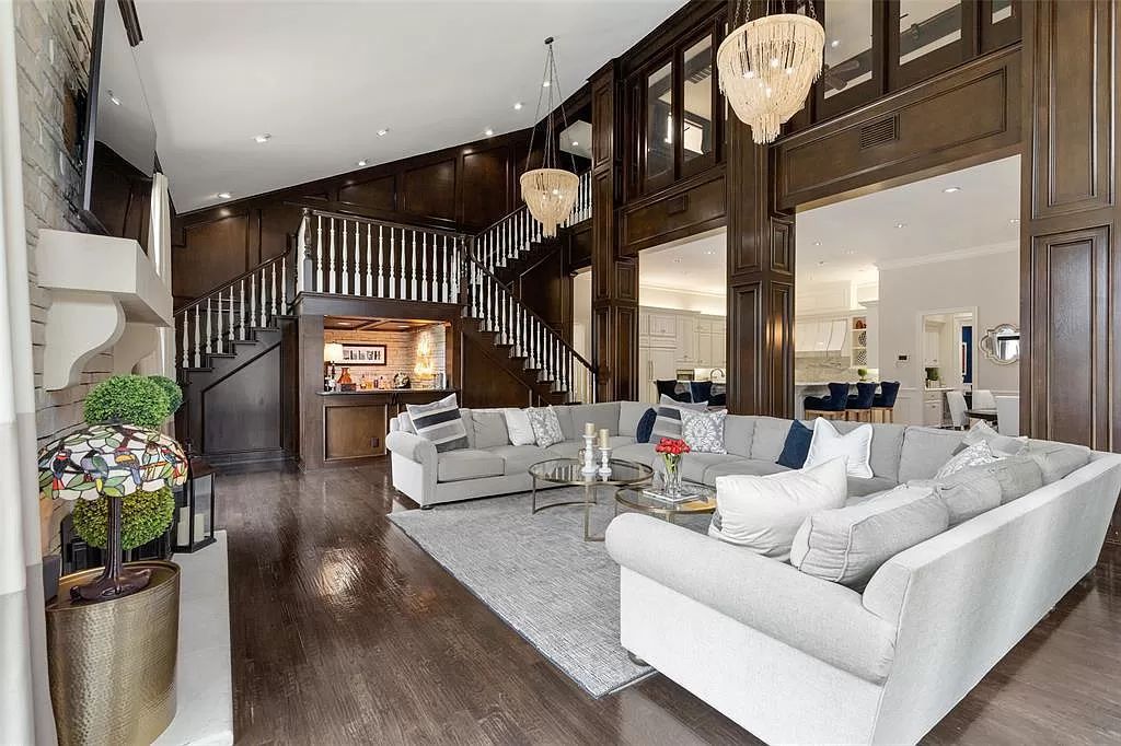 The Home in Dallas, a glamorous traditional estate with the finest materials set on 1.14 acres of resort-like grounds in highly sought-after Preston Hollow is now available for sale. This home located at 10010 Lennox Ln, Dallas, Texas