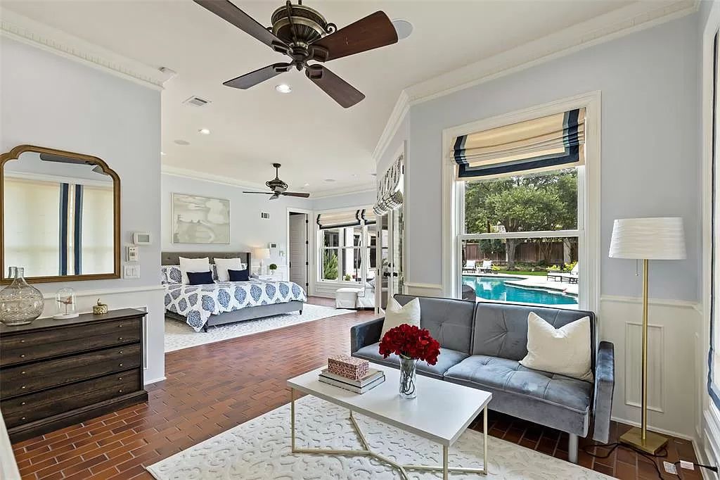 The Home in Dallas, a glamorous traditional estate with the finest materials set on 1.14 acres of resort-like grounds in highly sought-after Preston Hollow is now available for sale. This home located at 10010 Lennox Ln, Dallas, Texas