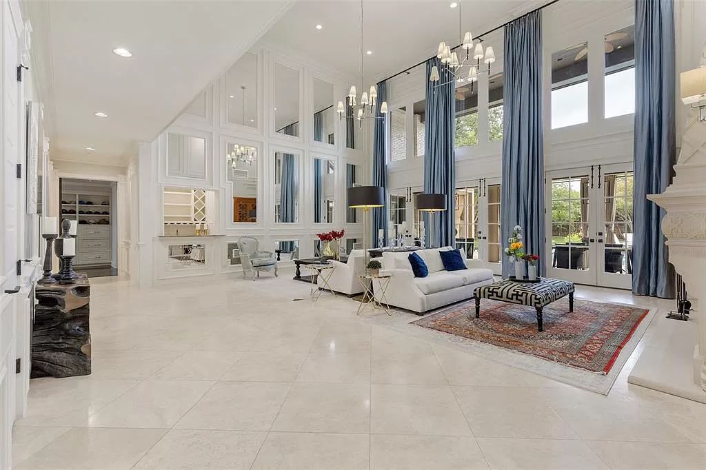 The Home in Dallas, a glamorous traditional estate with the finest materials set on 1.14 acres of resort-like grounds in highly sought-after Preston Hollow is now available for sale. This home located at 10010 Lennox Ln, Dallas, Texas