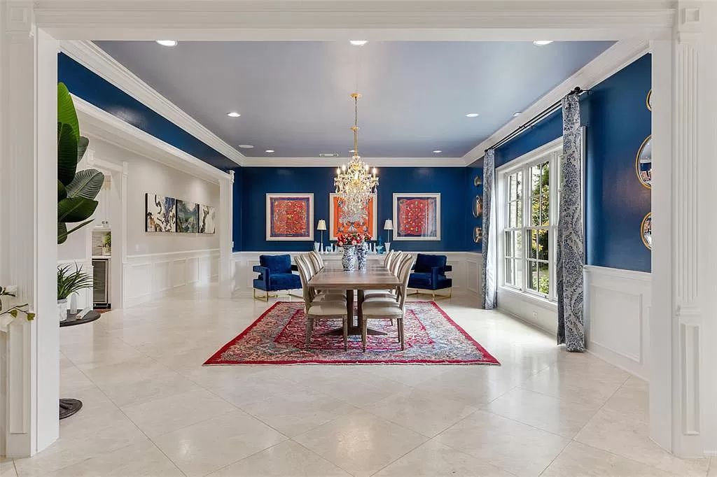 The Home in Dallas, a glamorous traditional estate with the finest materials set on 1.14 acres of resort-like grounds in highly sought-after Preston Hollow is now available for sale. This home located at 10010 Lennox Ln, Dallas, Texas