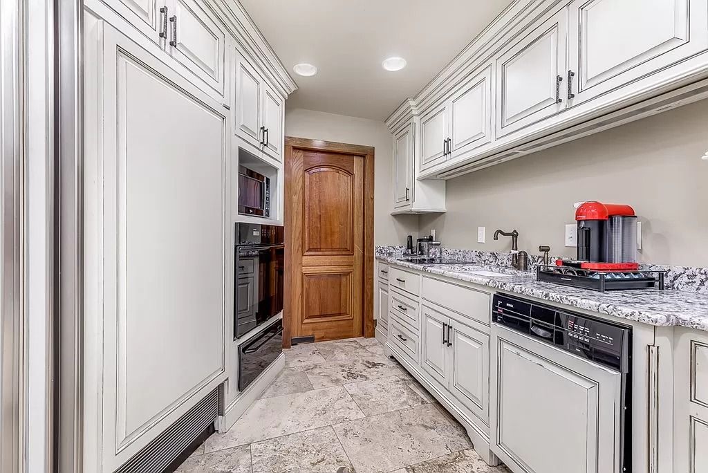 The Home in Columbus is a luxurious home with spectacular water views from almost every room, now available for sale. This home located at 6045 Round Hill Ct, Columbus, Georgia