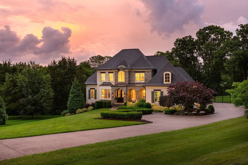 The Estate in Brentwood is a luxurious home featuring high-end finishes, thoughtfully-crafted millwork now available for sale. This home located at 2209 Cumberwell Close, Brentwood, Tennessee; offering 05 bedrooms and 06 bathrooms with 6,315 square feet of living spaces.