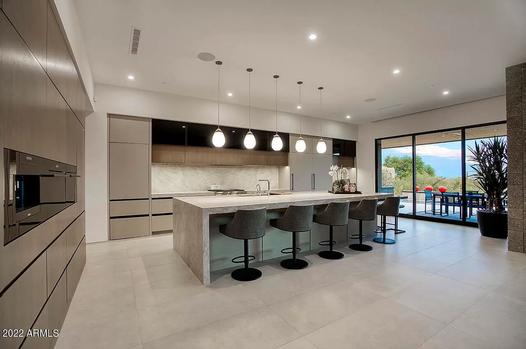 The Scottsdale Home, a contemporary property in Desert Mountain completed in 2020 by Blackstone Homes with interiors done by Ownby Design is now available for sale. This home located at 40050 N 107th St, Scottsdale, Arizona