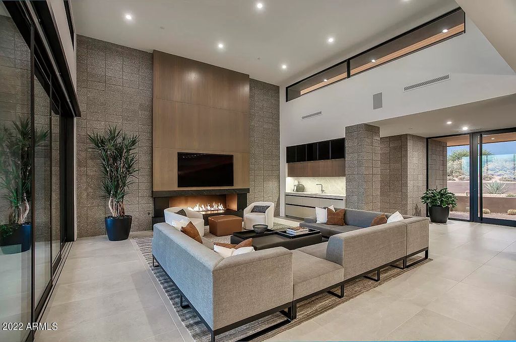 The Scottsdale Home, a contemporary property in Desert Mountain completed in 2020 by Blackstone Homes with interiors done by Ownby Design is now available for sale. This home located at 40050 N 107th St, Scottsdale, Arizona