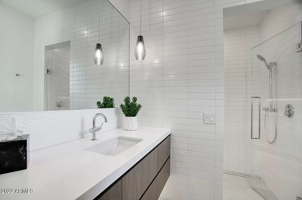 The Scottsdale Home, a contemporary property in Desert Mountain completed in 2020 by Blackstone Homes with interiors done by Ownby Design is now available for sale. This home located at 40050 N 107th St, Scottsdale, Arizona